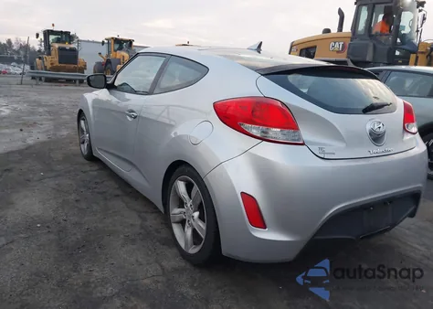 2015 Hyundai Veloster z USA, uszkodzony, nr VIN KMHTC6AD4FU224247